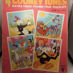 Looney Tunes Vintage Puzzle Set - Pink Background with Multicolor Cartoon Panels